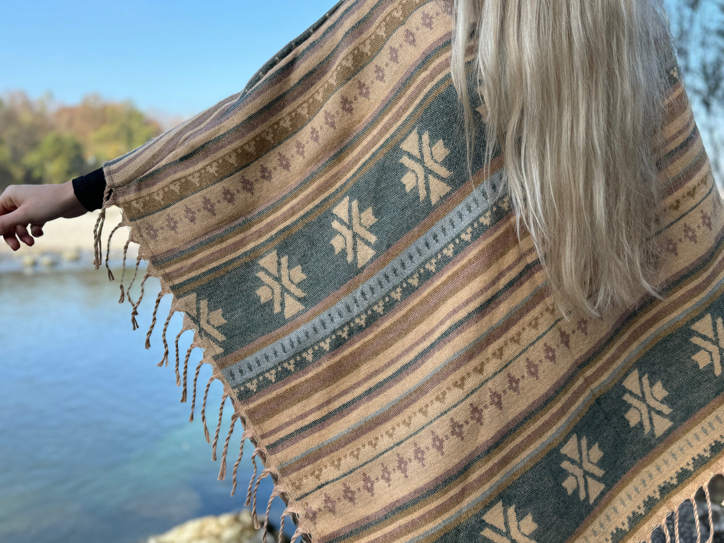 gemütlicher warmer Poncho, Überwurf, Bohemian Poncho, Boho Überwurf grün/beige/hellbraun 009