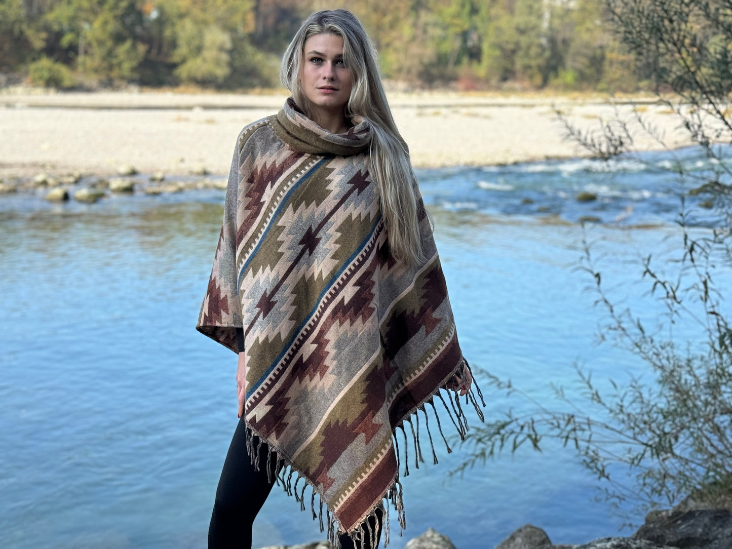 gemütlicher warmer Poncho, Überwurf, Bohemian Poncho, Boho Überwurf olive/beige/dunkelbraun/blau 010