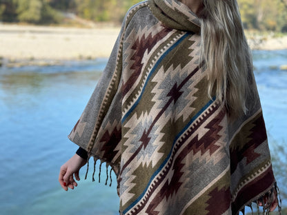 gemütlicher warmer Poncho, Überwurf, Bohemian Poncho, Boho Überwurf olive/beige/dunkelbraun/blau 010