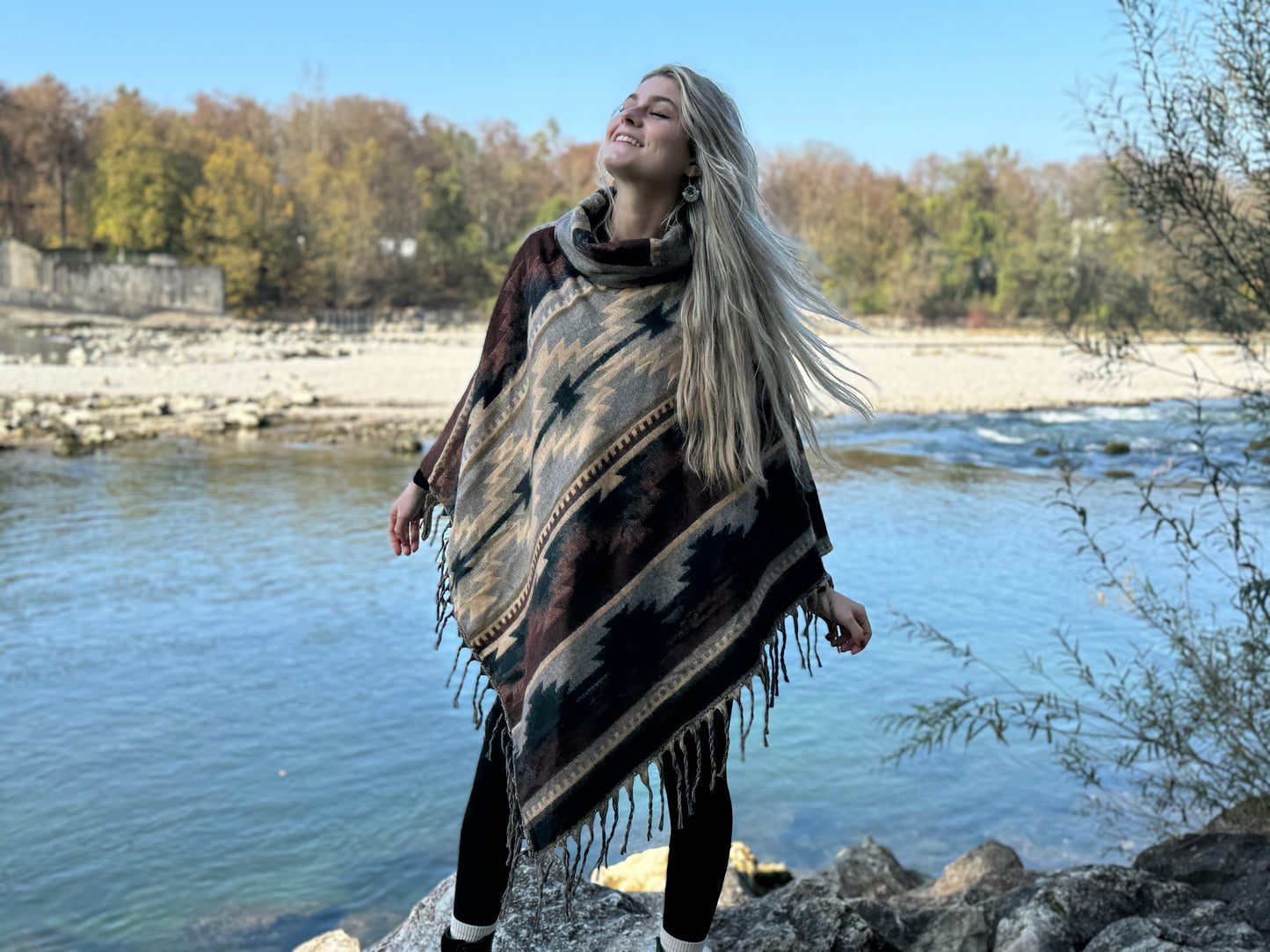 gemütlicher warmer Poncho, Überwurf, Bohemian Poncho, Boho Überwurf beige/dunkelbraun/schwarz 011