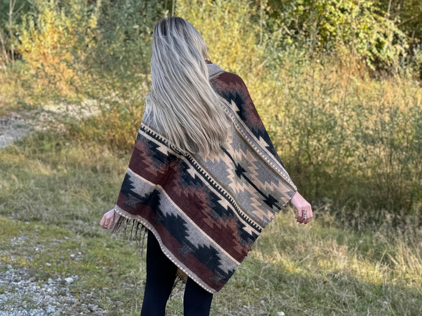 gemütlicher warmer Poncho, Überwurf, Bohemian Poncho, Boho Überwurf beige/dunkelbraun/schwarz 011