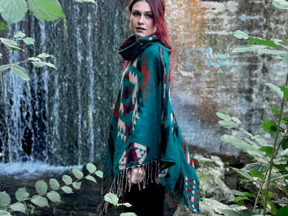 half-length, plain-colored knitted sweater with hood and thumbholes in rosé red 