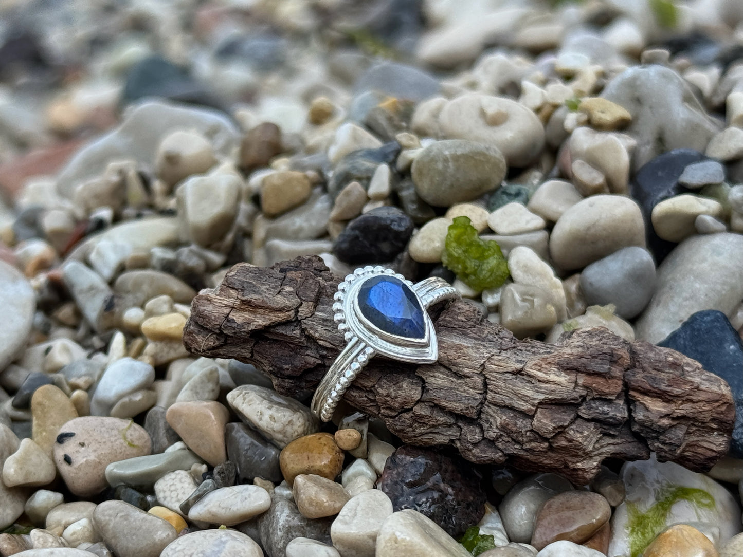 solid ring with spiral and filigree pattern made of 925 silver 