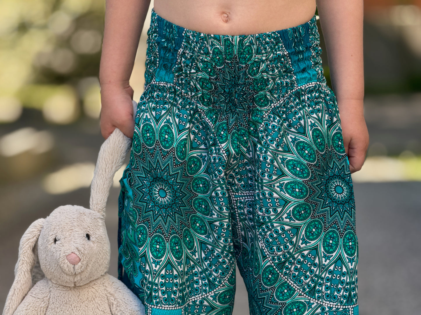 gemusterte Pluderhose mit Mandalamuster für Kinder in türkis weiß, Kinderhose