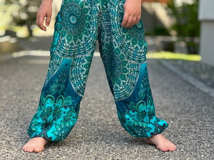 gemusterte Pluderhose mit Mandalamuster für Kinder in türkis weiß, Kinderhose
