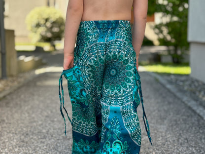 gemusterte Pluderhose mit Mandalamuster für Kinder in türkis weiß, Kinderhose