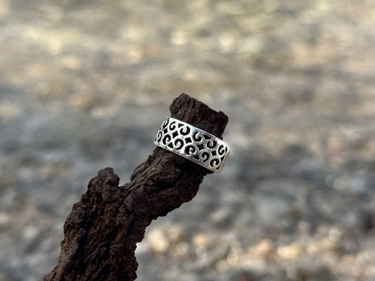Toe ring with silver spirals 