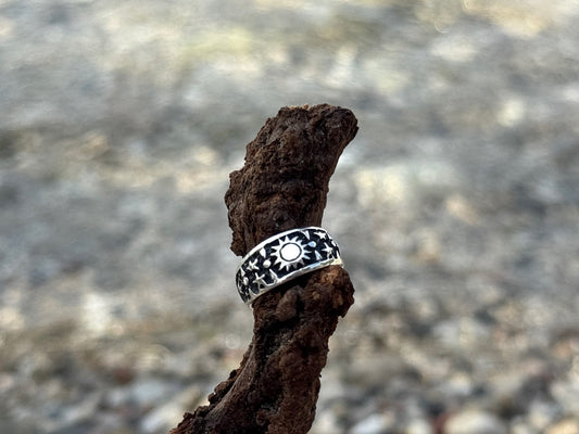Toe ring with silver spirals 