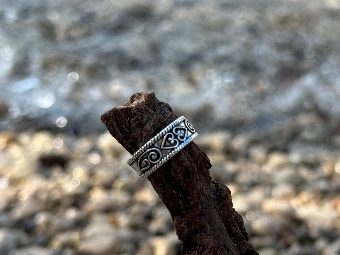 Toe ring with silver spirals 