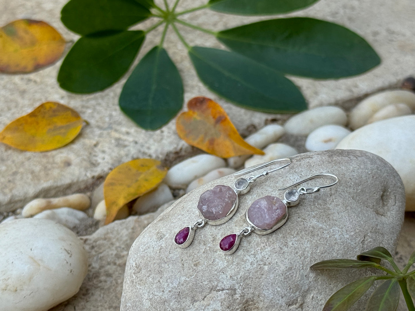 Earrings with raw stone made of silver, rose quartz, ruby 