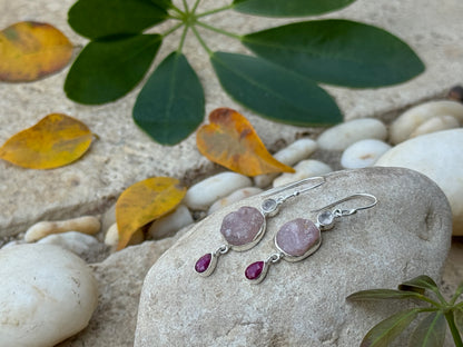 Earrings with raw stone made of silver, rose quartz, ruby 