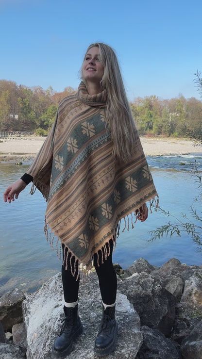 gemütlicher warmer Poncho, Überwurf, Bohemian Poncho, Boho Überwurf grün/beige/hellbraun 009