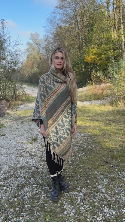 gemütlicher warmer Poncho, Überwurf, Bohemian Poncho, Boho Überwurf blau/beige/braun 008