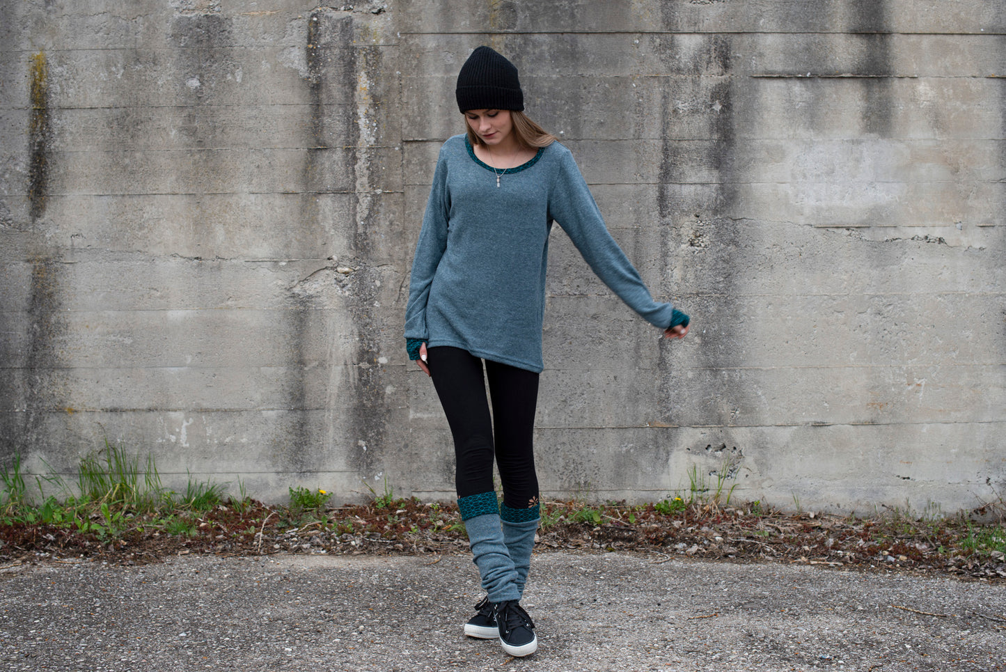 Knitted sweater with patterned cuffs and thumbholes, blue 