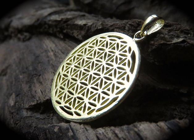 Pendant with floral pattern made of gold-plated silver 