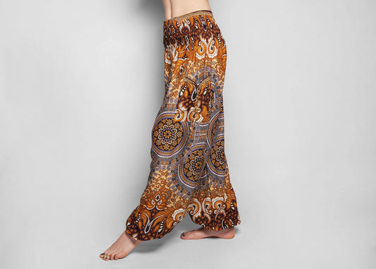Airy harem pants with a floral pattern in brown with pockets