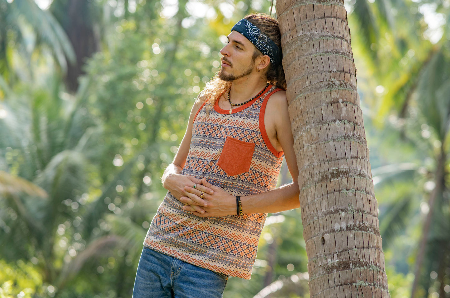 Patterned tank top for men with chest pocket in orange/blue
