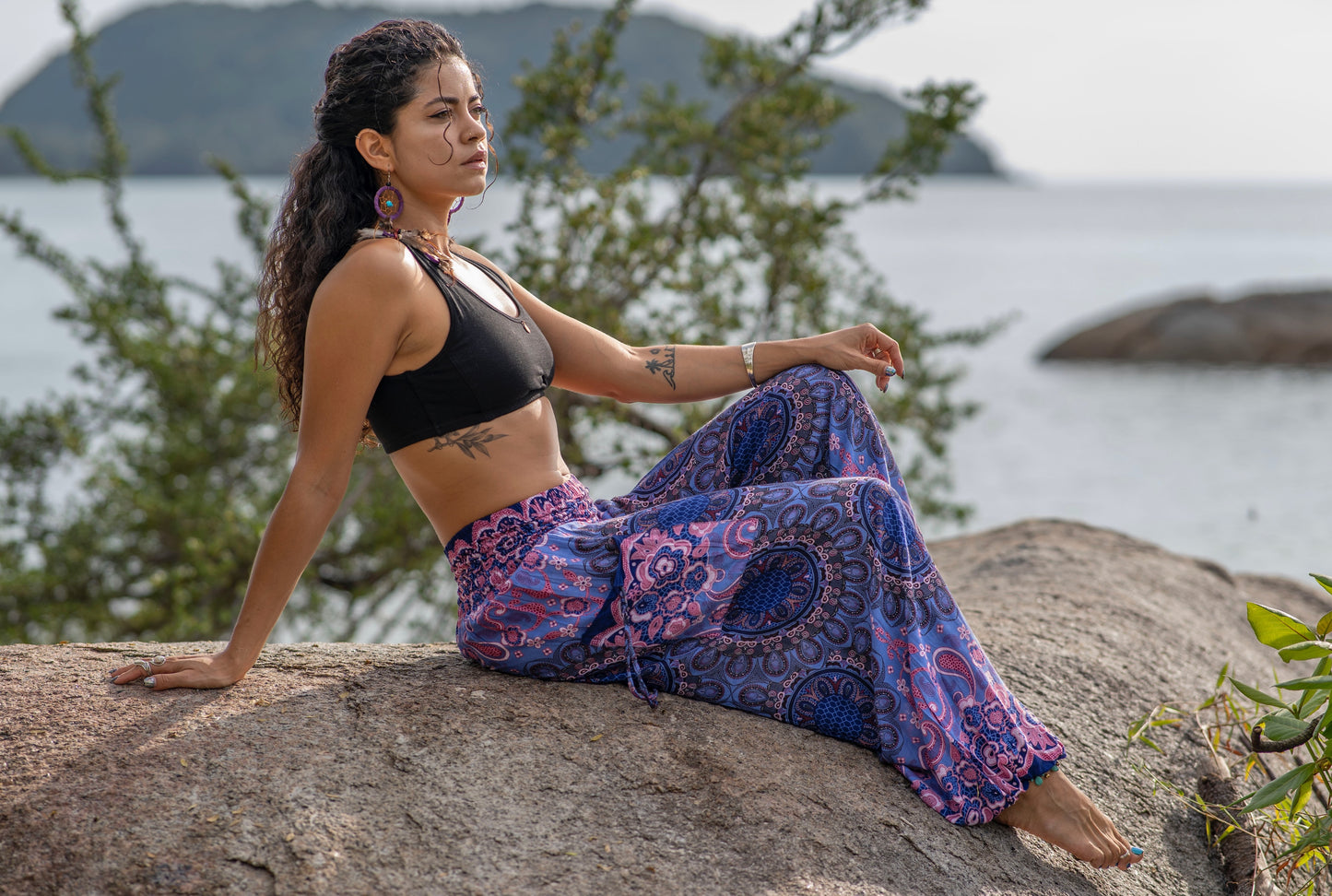 Harem pants with mandala pattern in pink purple