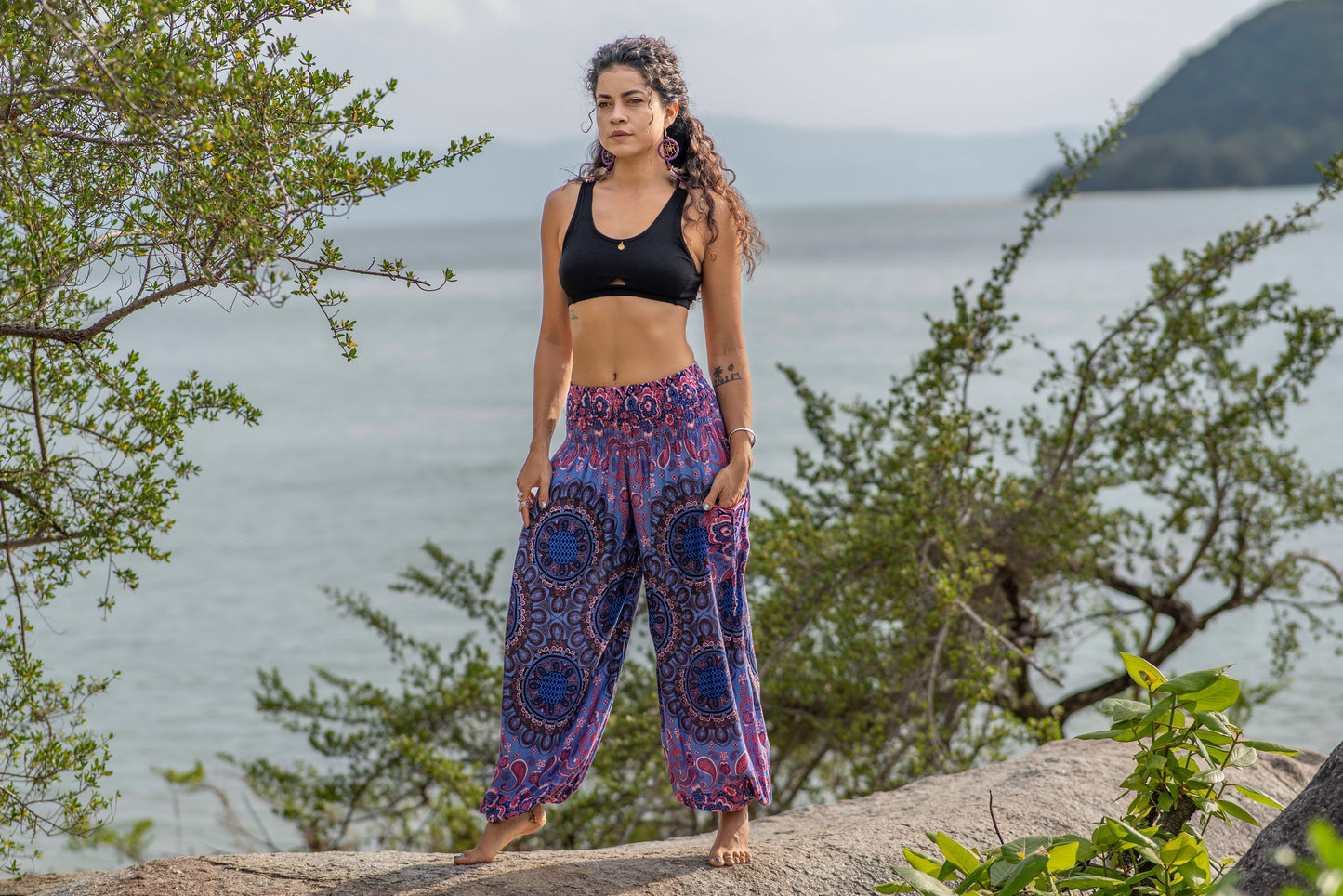 Harem pants with mandala pattern in pink purple