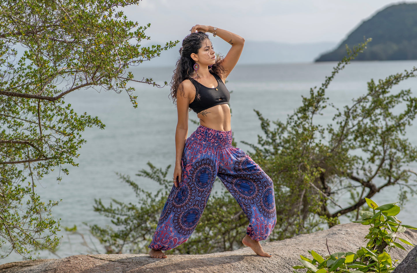 Harem pants with mandala pattern in pink purple