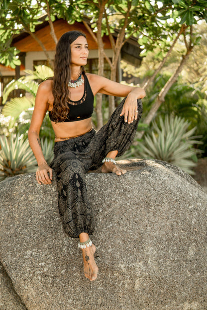 Airy harem pants with a filigree pattern in black