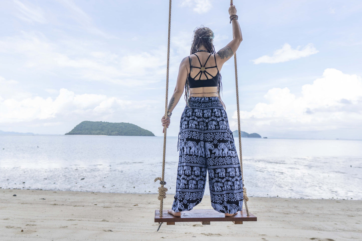 Airy harem pants with an elephant pattern in dark blue with pockets