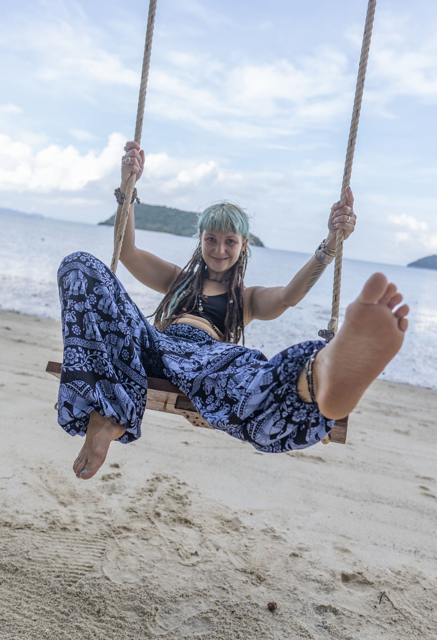 luftige Pluderhose mit Elefantenmuster in dunkelblau mit Taschen