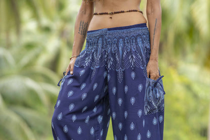 Airy patterned harem pants in blue with pockets