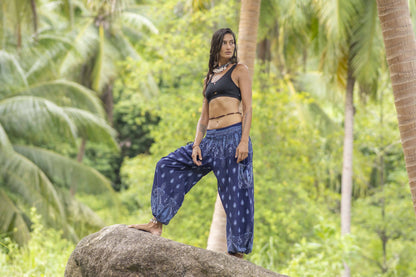 Airy patterned harem pants in blue with pockets