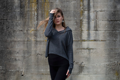 half-length knitted sweater with hood in gray 