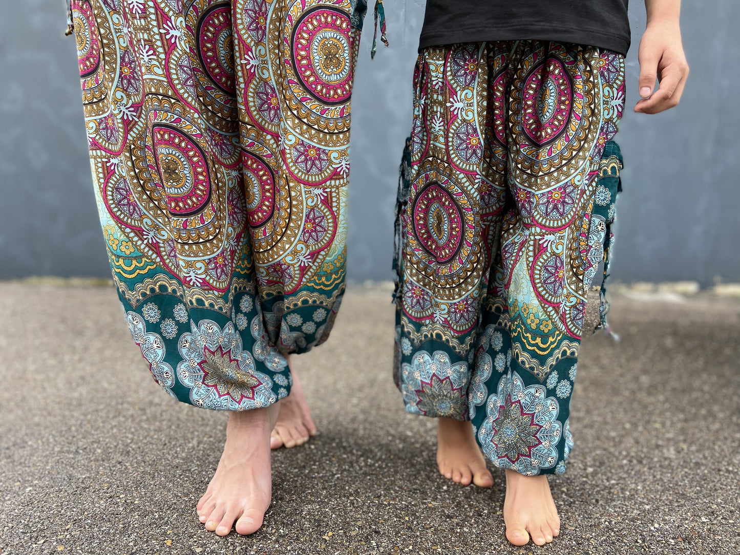 bunt gemusterte Pluderhose mit Taschen für Erwachsene