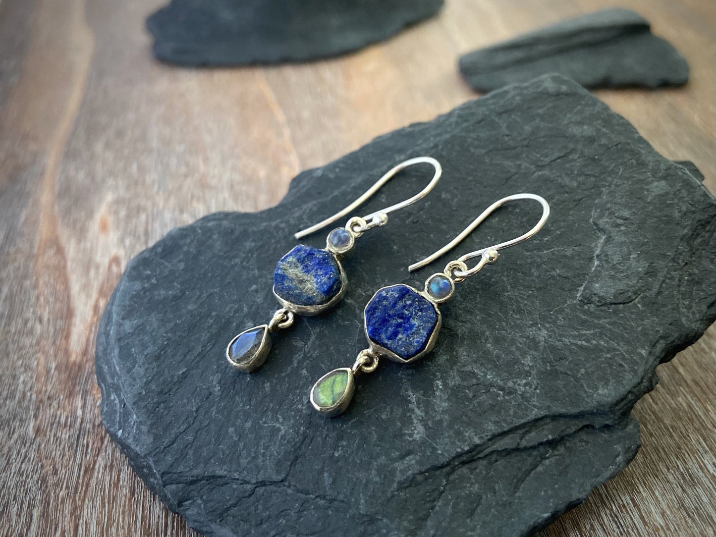 Earrings with raw stone made of silver, lapis lazuli, labradorite, rainbow moonstone 