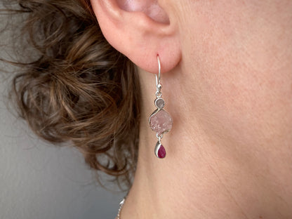 Earrings with raw stone made of silver, rose quartz, ruby 