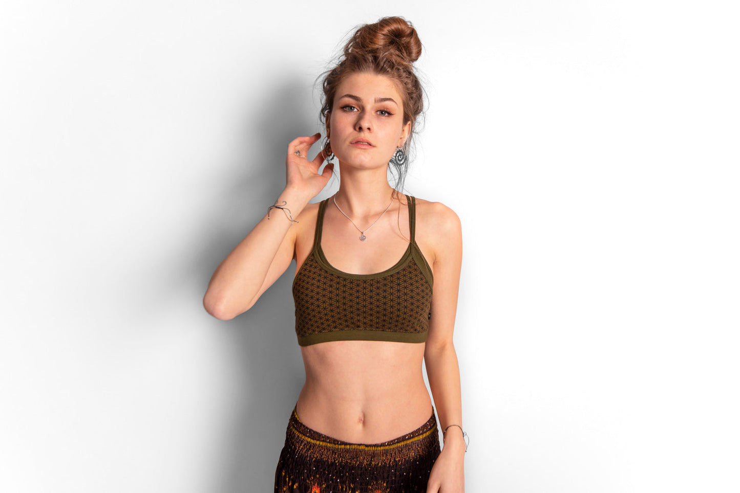 Yoga top with the pattern of the flower of life olive green 