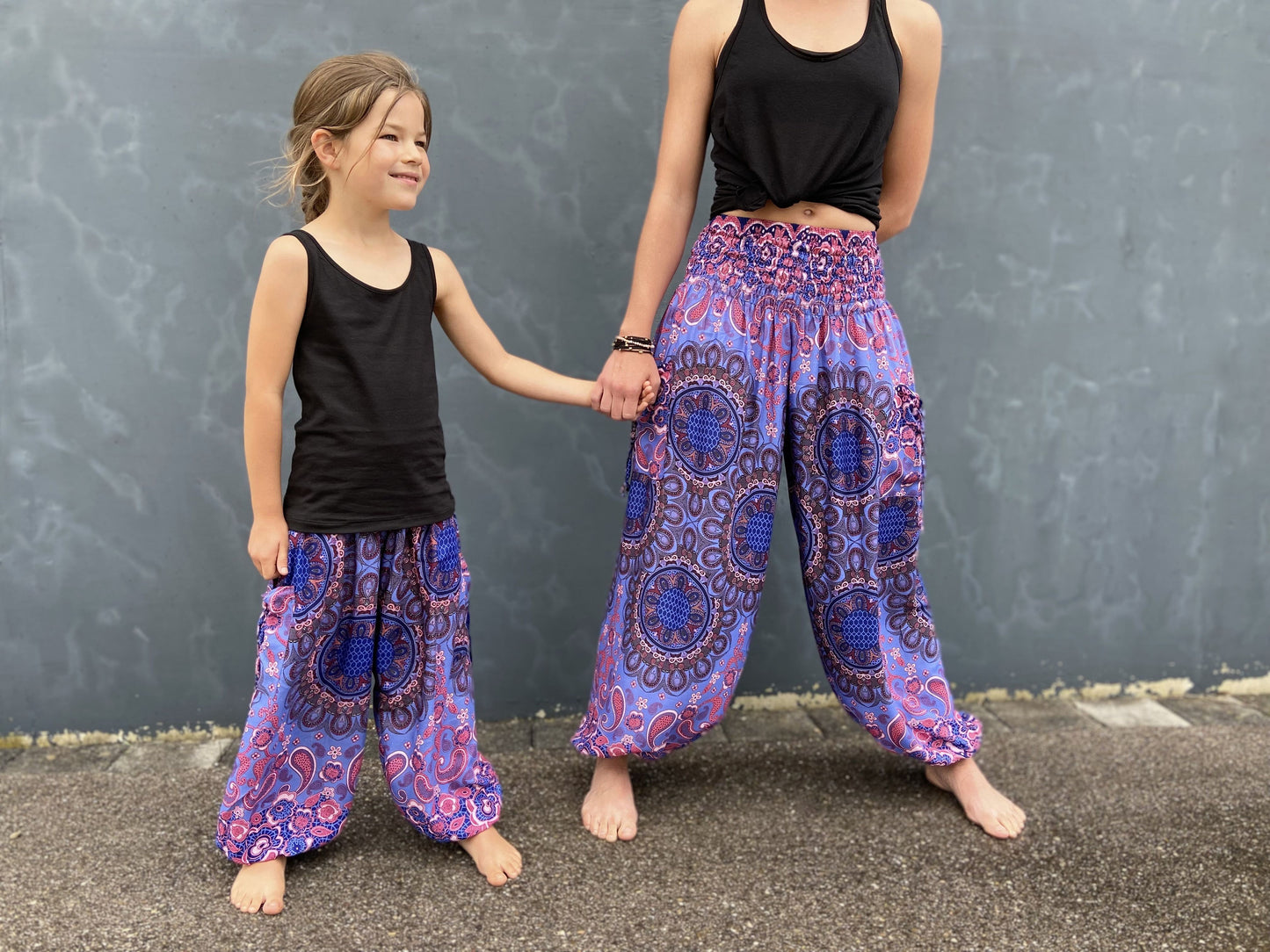 Harem pants with mandala pattern in pink purple