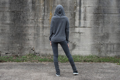 half-length, plain-colored knitted sweater with hood and thumbholes in gray 