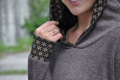 half-length knitted sweater with hood in brown 