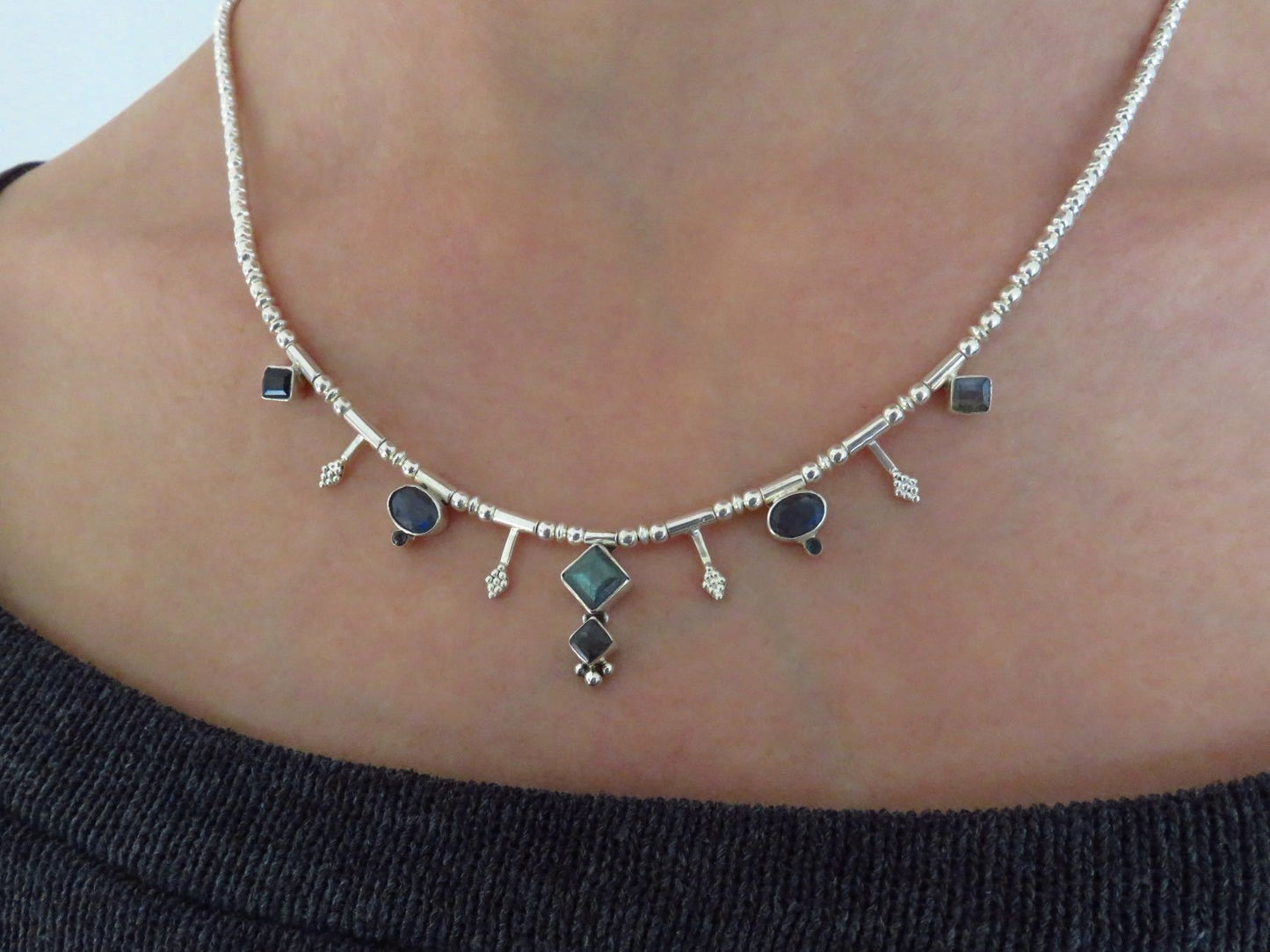 Necklace with labradorite stones made of silver 