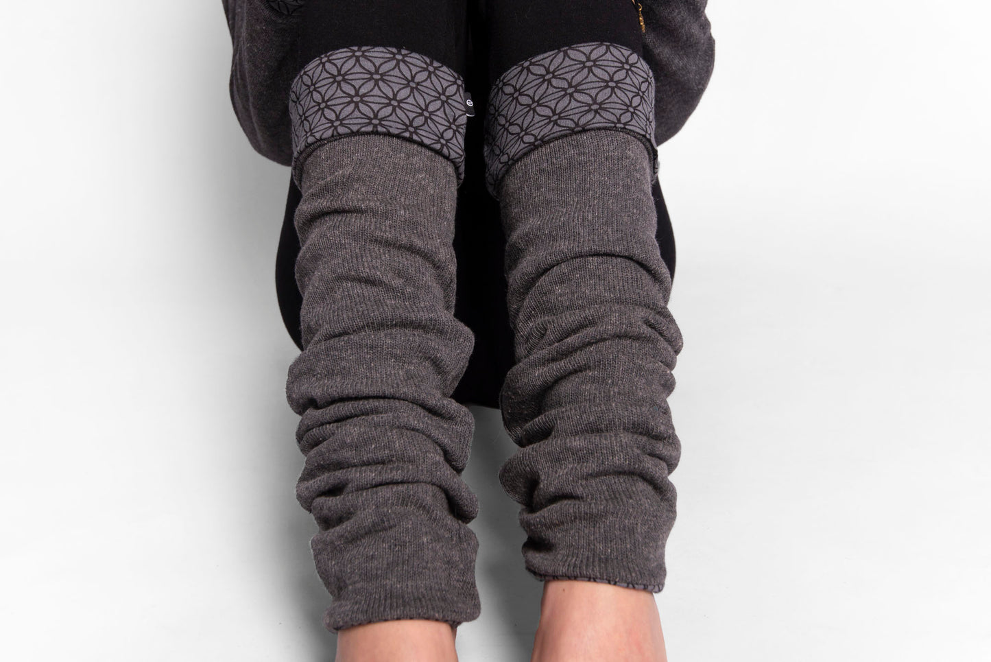 Leg warmers for turning in gray, cuffs, yoga cuffs
