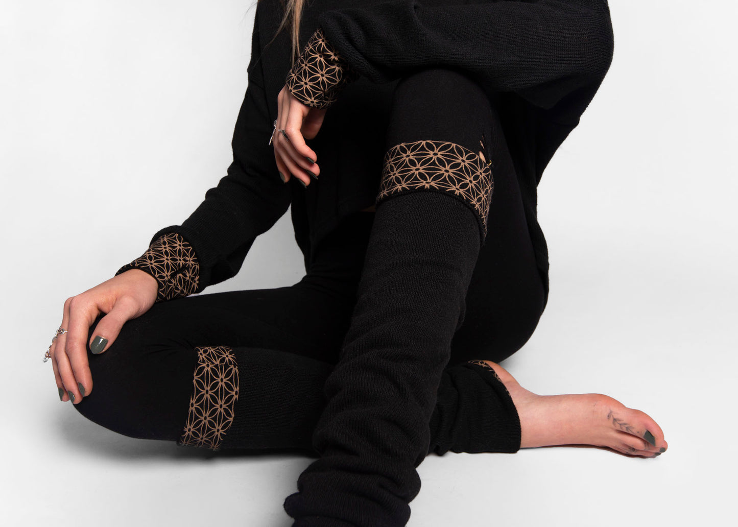 Reversible leg warmers in black, cuffs, yoga cuffs