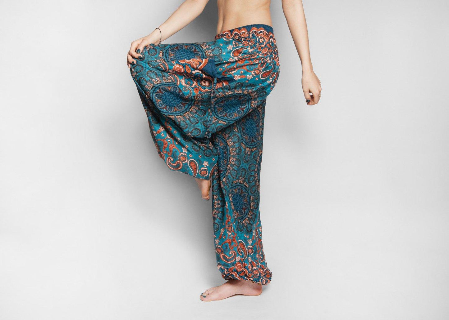 patterned harem pants with pockets in turquoise orange