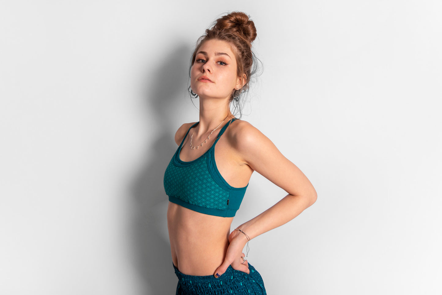 Yoga top with the pattern of the flower of life turquoise/white 