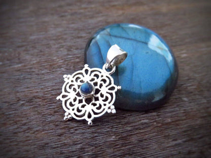 small filigree pendant with labradorite made of silver 