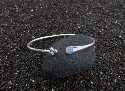 Bangle with rainbow moonstone made of silver 