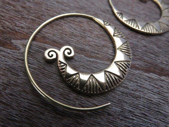 large spiral earrings with zigzag pattern made of brass 