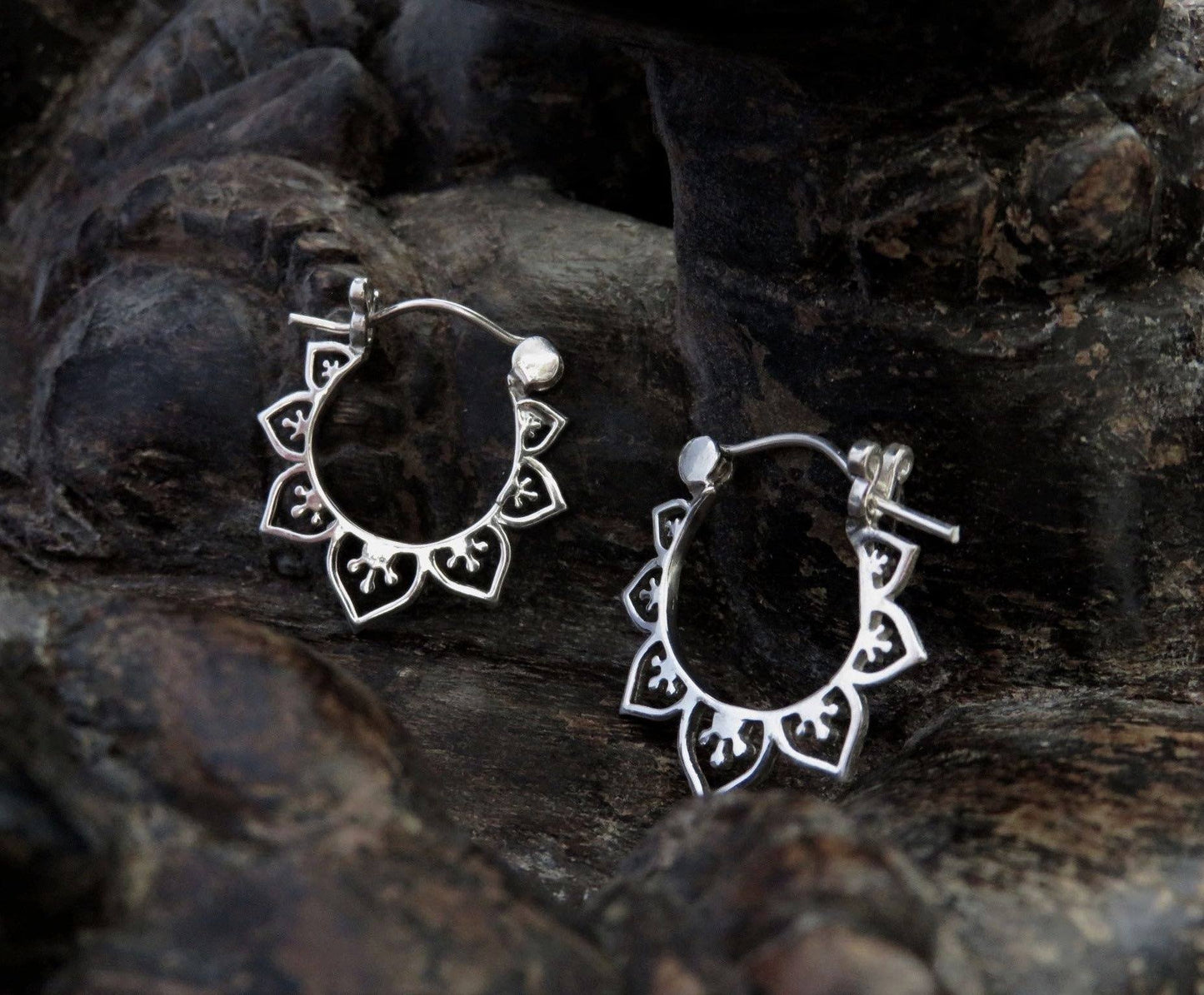 small hoop earrings with flower pattern made of silver