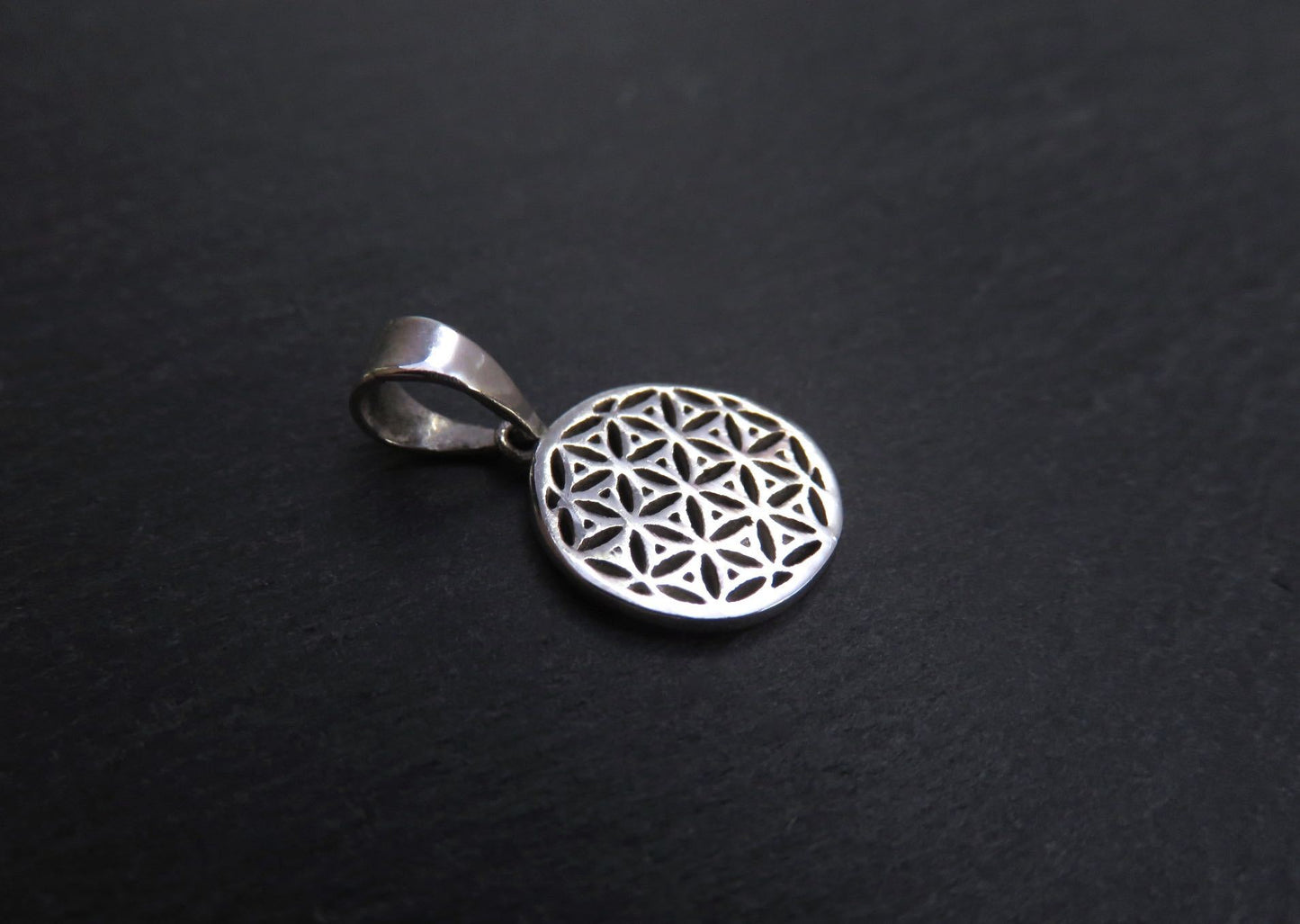 Necklace with the motif of the flower of life made of silver 