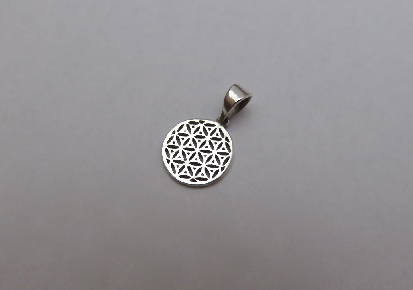 Necklace with the motif of the flower of life made of silver 