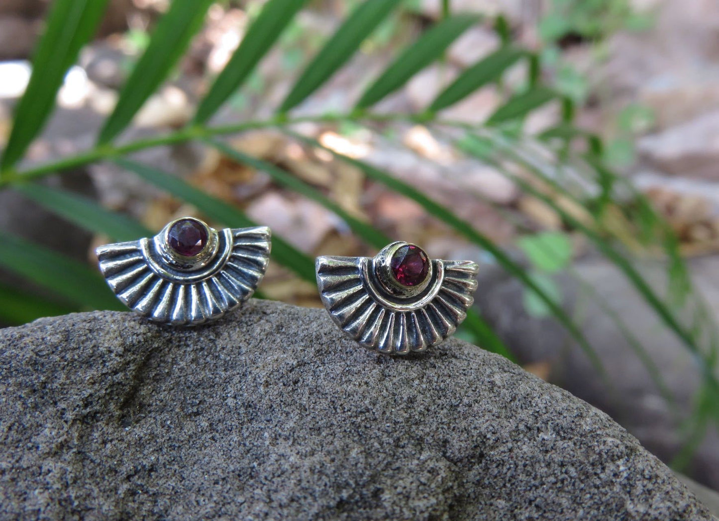 Fan-shaped stud earrings with garnet made of silver and brass 
