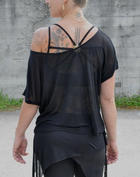 Yoga top with back pattern and brass elements in black 